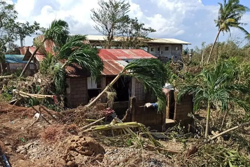 Тайфун «Урсула» унес жизни более 40 человек