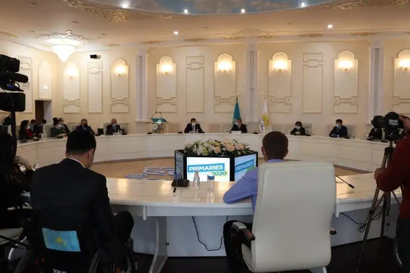 Praımerız: Aqtóbede 27 myńǵa jýyq partııa múshesi óz tańdaýyn jasady