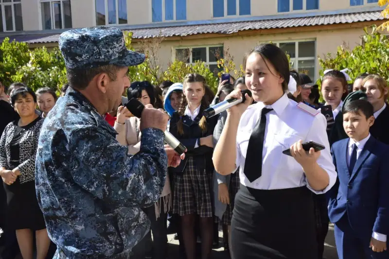 Tarazda 500-den astam oqýshy qatysqan esirtkige qarsy aktsııa ótti