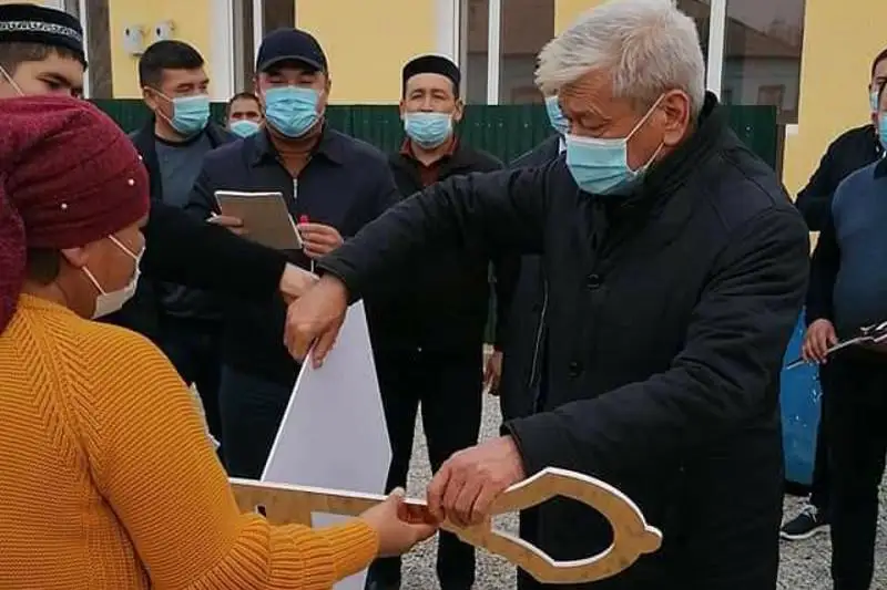 Qaıyrymdylyq: Túrkistan oblysynyń Jetisaı aýdanynda 6 otbasy baspanaly boldy