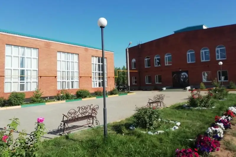 Aqtóbede sal aýrýyna shaldyqqan balalar úshin ıppoterapııa ortalyǵy ashyldy