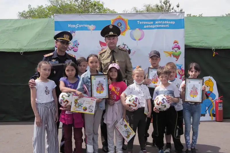 Elordalyq qutqarýshylar «Qaýipsizdik balalar kózimen» aktsııasyn uıymdastyrdy