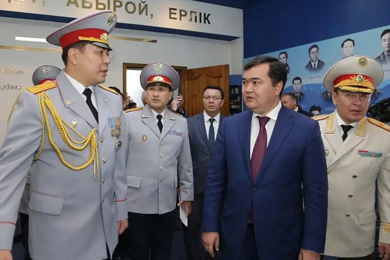 Jeńis Qasymbek QR ІІM-niń Qaraǵandy akademııasyna bardy
