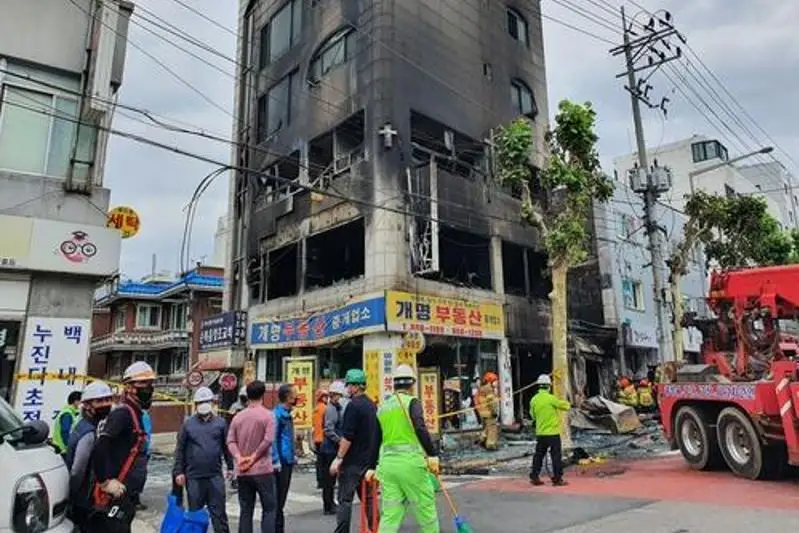 Koreıada júk kólikteri soqtyǵysyp, eki adam qaza tapty, altaýy jaraqattandy