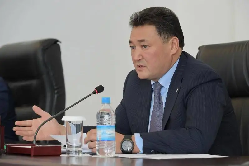 Bolat Baqaýov qaıta daıarlaý kýrstaryn aıaqtaǵandardy jumyspen qamtýdy kúsheıtýdi tapsyrdy