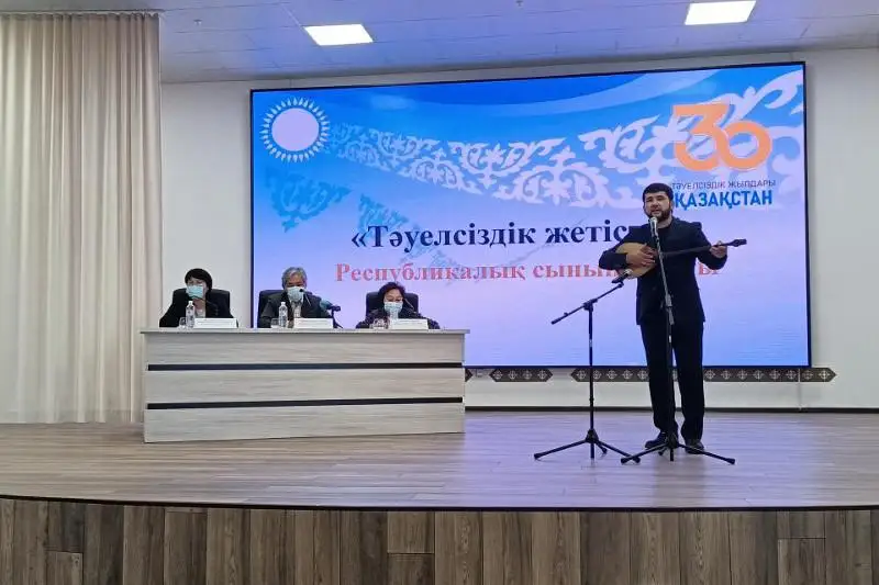 Qaraǵandylyq oqýshylarǵa Qazaqstannyń táýelsizdik jyldaryndaǵy jetistikteri týraly aıtyldy