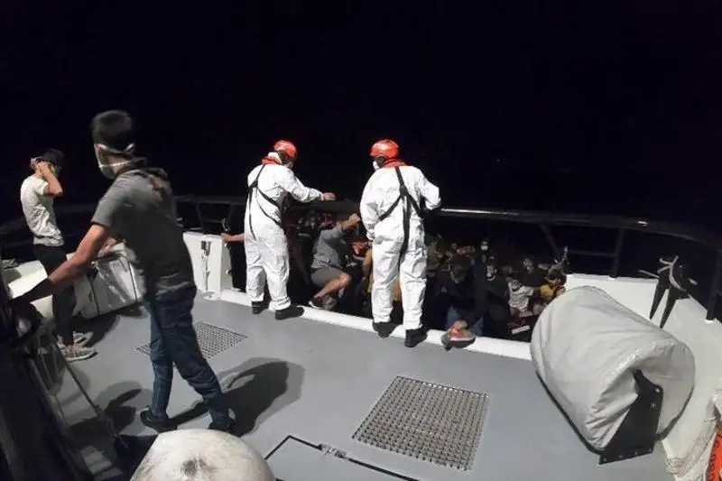 Túrkııanyń jaǵalaý kúzeti Egeı teńizinde 174 mıgrantty qutqardy