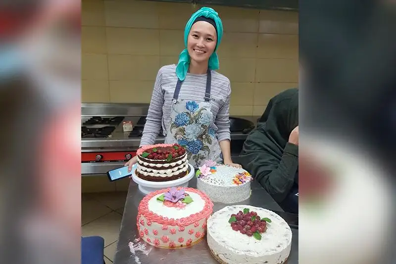 Dindar áıelder tort pisirýden sheberlikterin shyńdady