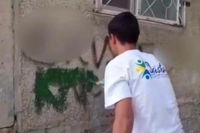 Jambylda esirtkini jarnamalaıtyn 650-den astam graffıtı óshirildi
