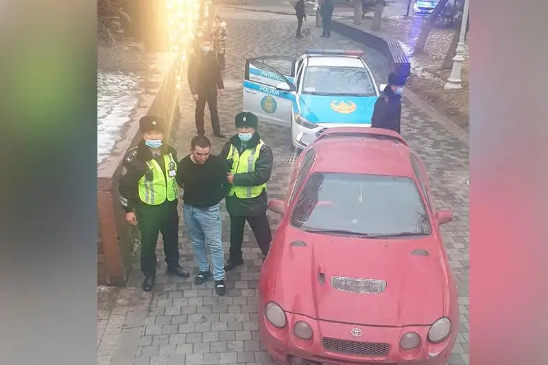 Almatyda urlanǵan kólikpen jaıaý júrginshiler jolyna shyǵyp ketken júrgizýshi ustaldy