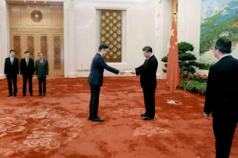 Qazaqstan Elshisi QHR Tóraǵasyna senim gramotalaryn tapsyrdy