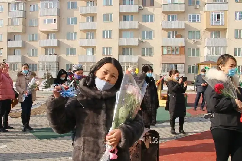 Almaty oblysynda 60 páterli kópqabatty úı paıdalanýǵa berildi