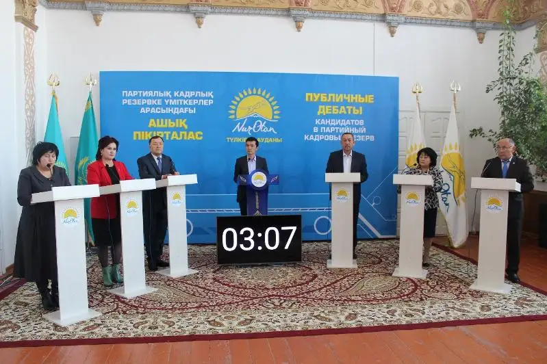 Túrkistanda «Nur Otan» partııasynyń kadrlyq rezervine irikteý jobasy aıasynda ashyq pikirsaıys ótti