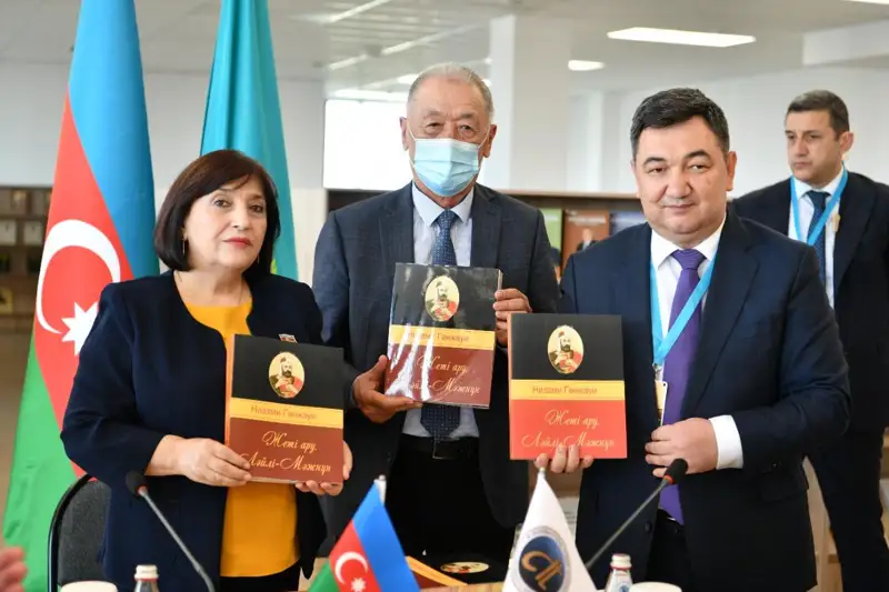 Halyqaralyq Túrki akademııasy Túrkistanda Nızamı Gánjaýı shyǵarmalarynyń tanystyrylymyn ótkizdi