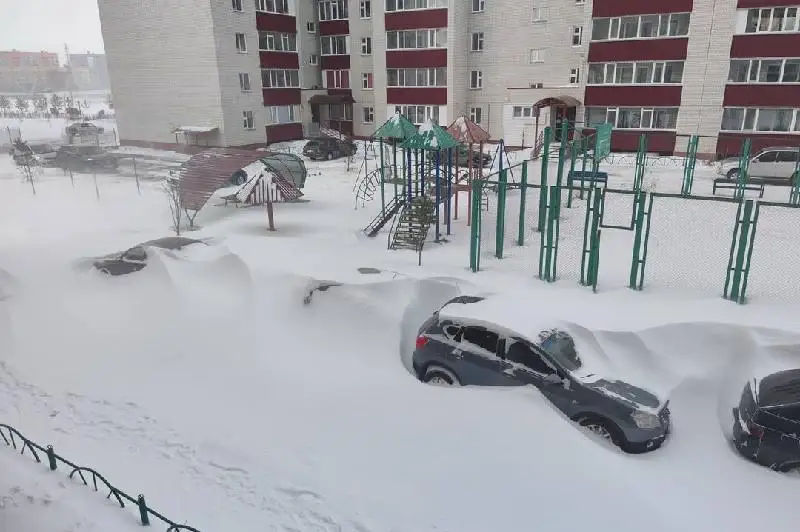 Последствия снегопада устраняют в Петропавловске