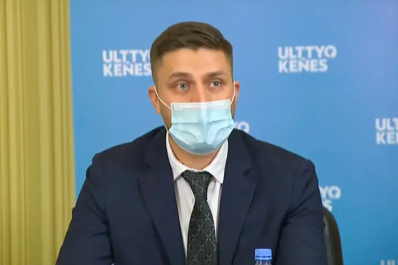Qazaq tili  týraly arnaıy joba ázirleý kerek - Maksım Spotkaı