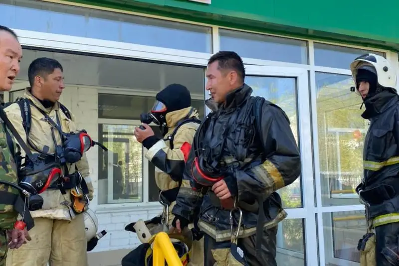 Aqtóbede jeke klınıkadan órt shyǵyp, 200 adam syrtqa shyǵaryldy