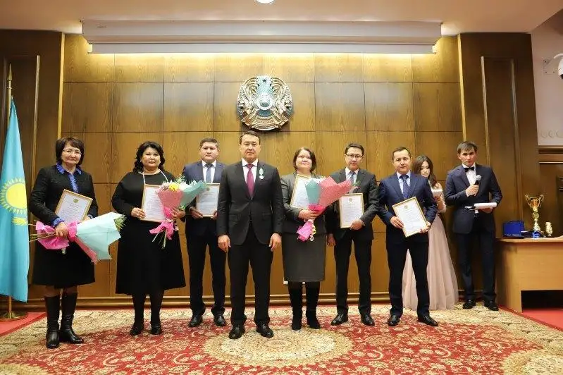 Qarjy salasynyń birqatar qyzmetkeri marapattaldy