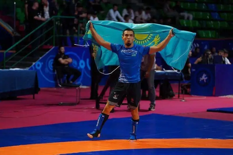 Меирбек Тулегенов стал чемпионом мира по панкратиону