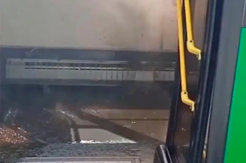 Almatyda avtobýs jolaýshylary kúıip qaldy