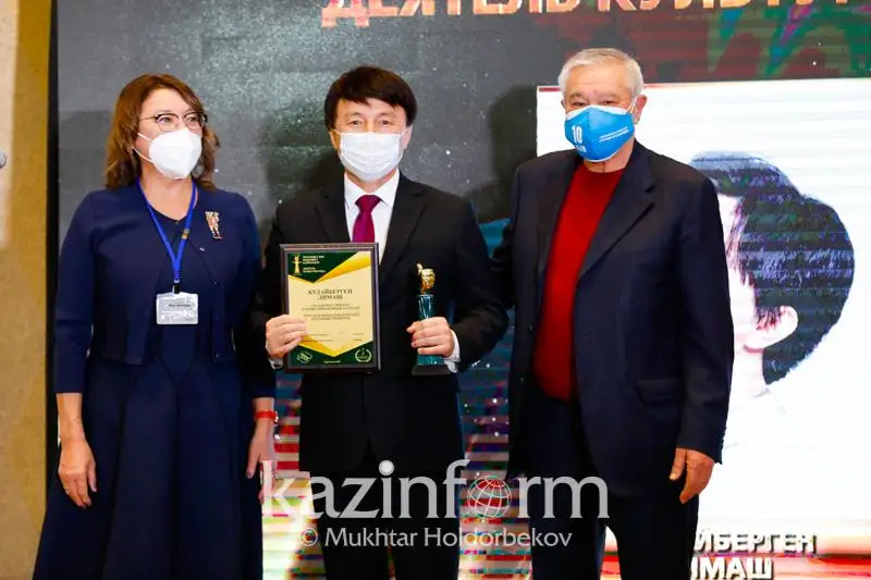 «Halyq súıiktisi-2020» syılyǵy 27 adamǵa tabystaldy