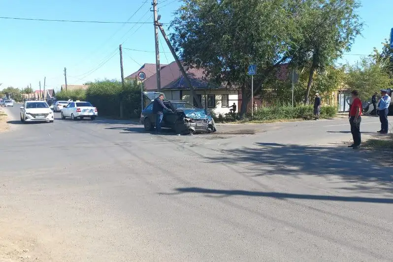 Oralda eki avtokólik soqtyǵysyp, bir adam aýrýhanaǵa jetkizildi