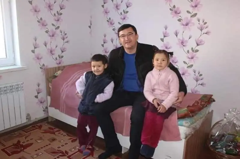 Qazyǵurttyq kásipker eki otbasyna baspana syılady