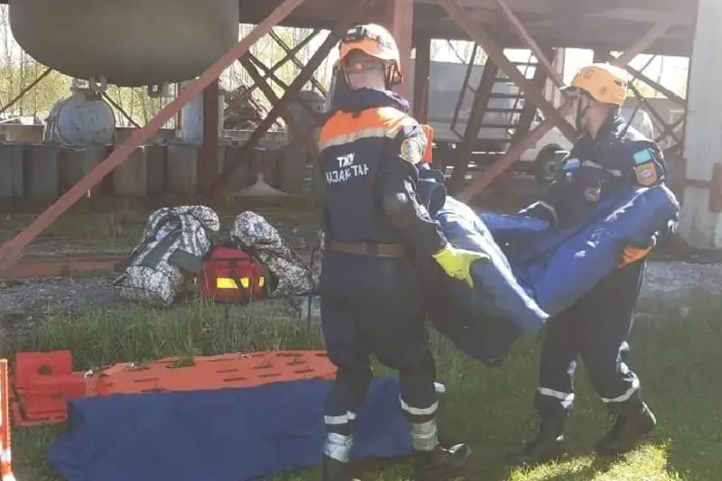 Qazaqstandyq qutqarýshylar Reseıdegi «jer silkinisiniń» saldaryn joıýda
