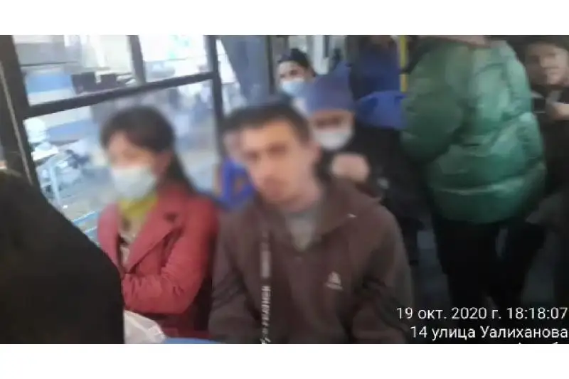 Aqtóbede avtobýsqa betperdesiz mingenderge hattama toltyryldy