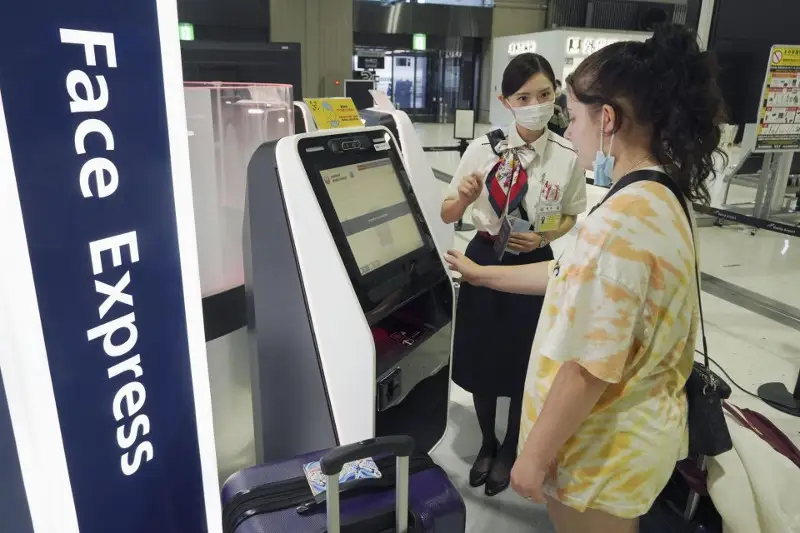 Japonııa áýejaılarynda bet-álpetti taný júıesi engizildi
