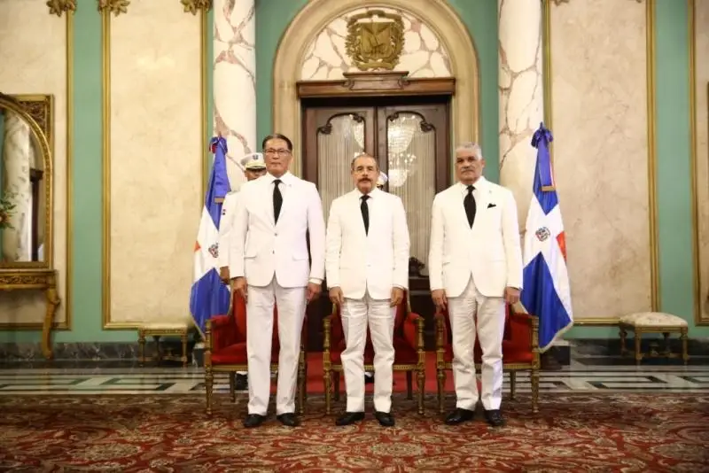 Qazaqstan Elshisi Domınıkannyń Prezıdentine senim gramotalaryn tapsyrdy