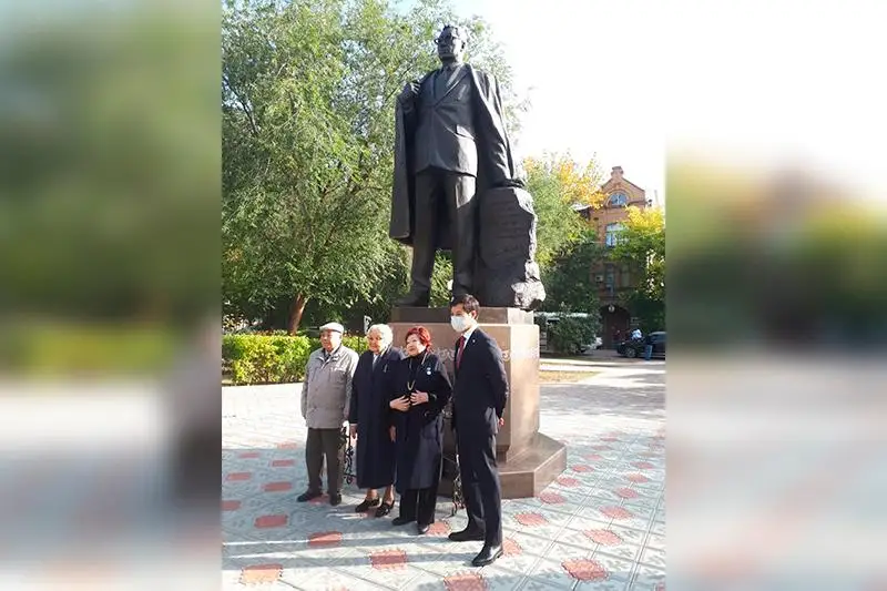 Оралда Жұбан ақынға еңселі ескерткіш орнатылды