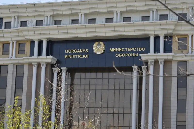 QR Qorǵanys mınıstrligi: Qazaqstannyń jańa áskerı týy - jalǵan aqparat