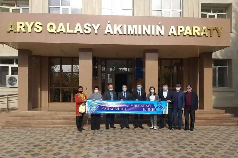 Arystyń zııaly qaýymy Abaıdyń aýylyna attandy