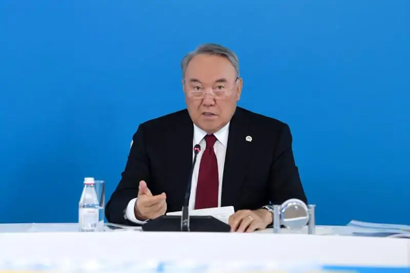 Elbasy «Nur Otan» partııasynyń  kóshbasshylyq syryn aıtty