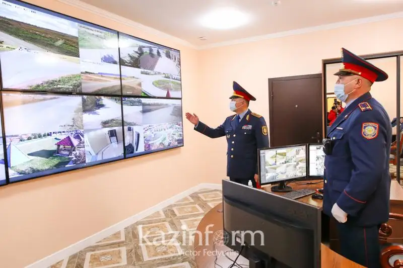 Erlan Turǵymbaev zamanaýı jabdyqtalǵan aýyldyq polıtsııa beketimen tanysty