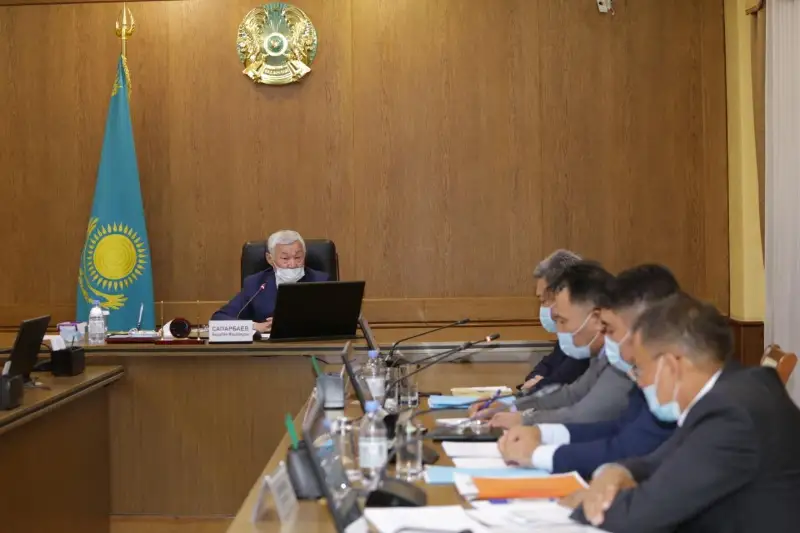 Saparbaev Tarazdaǵy qoǵamdyq kólikterdi elektrondy bılettendirý jumystaryn synǵa aldy