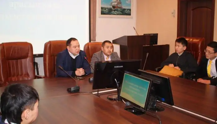 Shymkent qalasynyń sottary kolledj stýdentterimen kezdesti