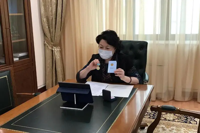 Mádenıet salasynyń qyzmetkerleri «Halyq alǵysy» medalimen marapattaldy