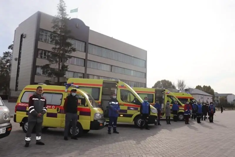 Jarkenttegi aýdanaralyq kóp salaly aýrýhanaǵa tórt «Jedel járdem» kóligi tapsyryldy