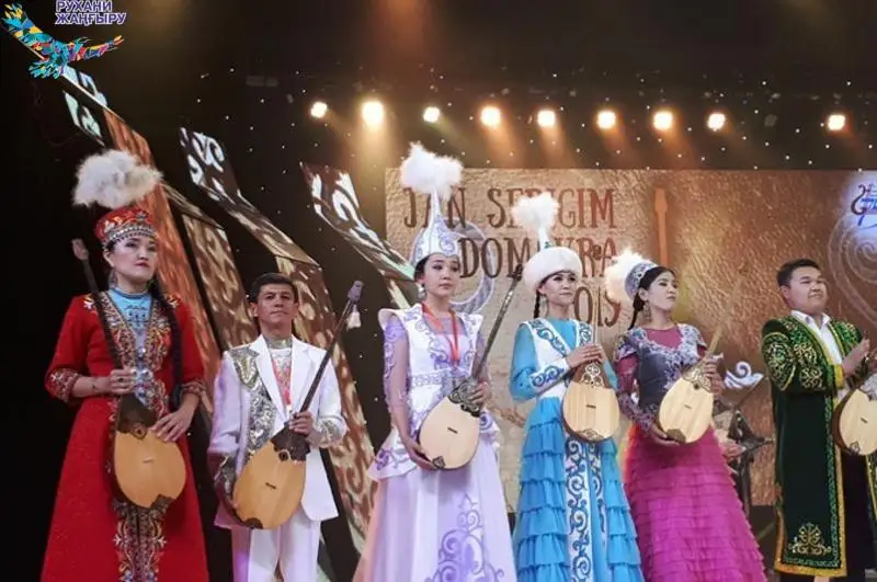 Aqtóbede «Jan serigim - dombyra» dástúrli ánshi-jyrshylardyń baıqaýy bastaldy