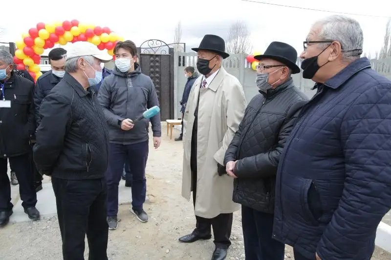 Jambyldyqtar asarlatyp, 50-ge jýyq muqtaj otbasyǵa úı salyp berdi