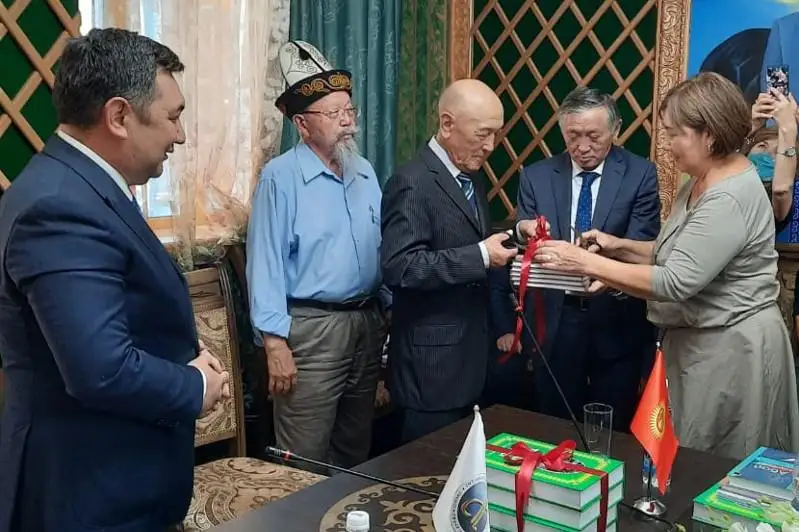 Bishkekte Jambyldyń qyrǵyz tiline aýdarylǵan shyǵarmalarynyń tanystyrylymy ótti