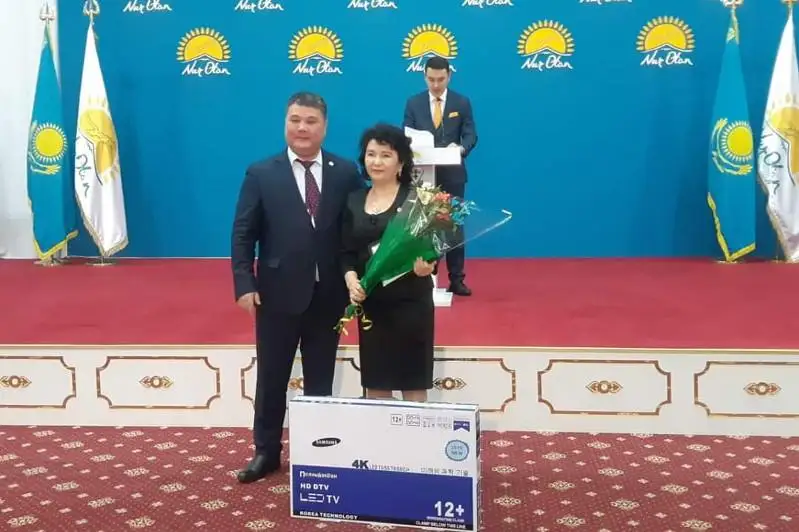 Shymkenttegi «Nur Otan» partııasynyń fılıalynda merekelik  shara ótti