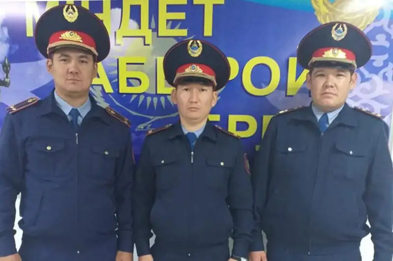 Қызылордада полицейлер  көп қабатты үй тұрғындарын өрттен құтқарды
