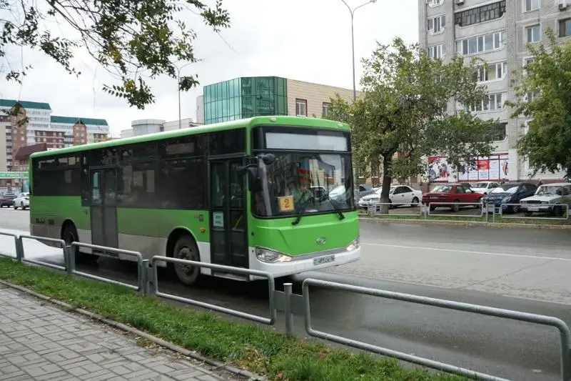 Semeı sotynda qoǵamdyq kólik máselesi talqylanyp jatyr