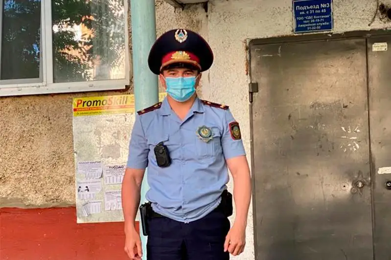 Qostanaıda polıtseı 2 jasar qyzdy aman alyp qaldy