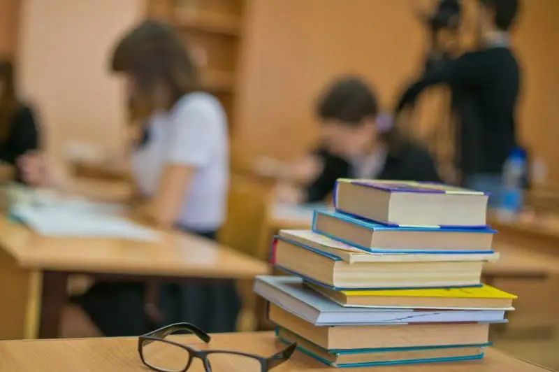 Qazaqstan 12 jyldyq bilimge qashan kóshedi