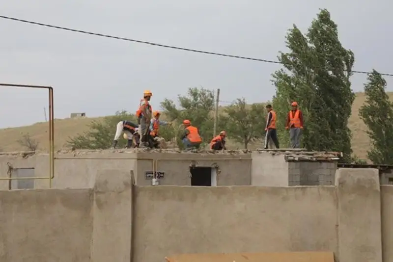 Baızaq aýdanynda zaqymdanǵan 71 úıdiń 43-i qalypqa keltirildi