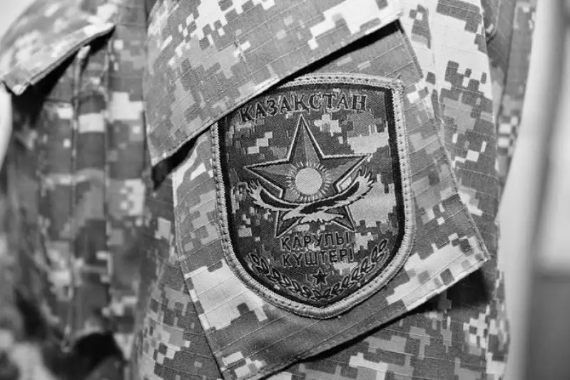 Жамбыл облысында әскери қызметші казарманың 4-қабатынан секіріп көз жұмды